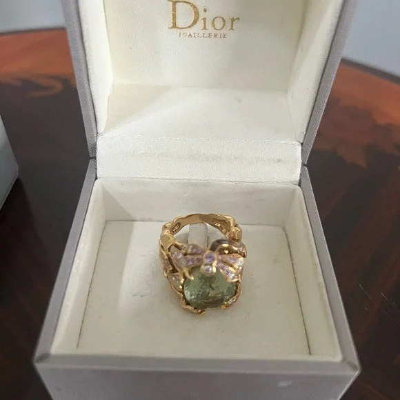 Authentic Christian Dior beautiful ring in size 5.25, in excellent condition - Picture 5 of 15